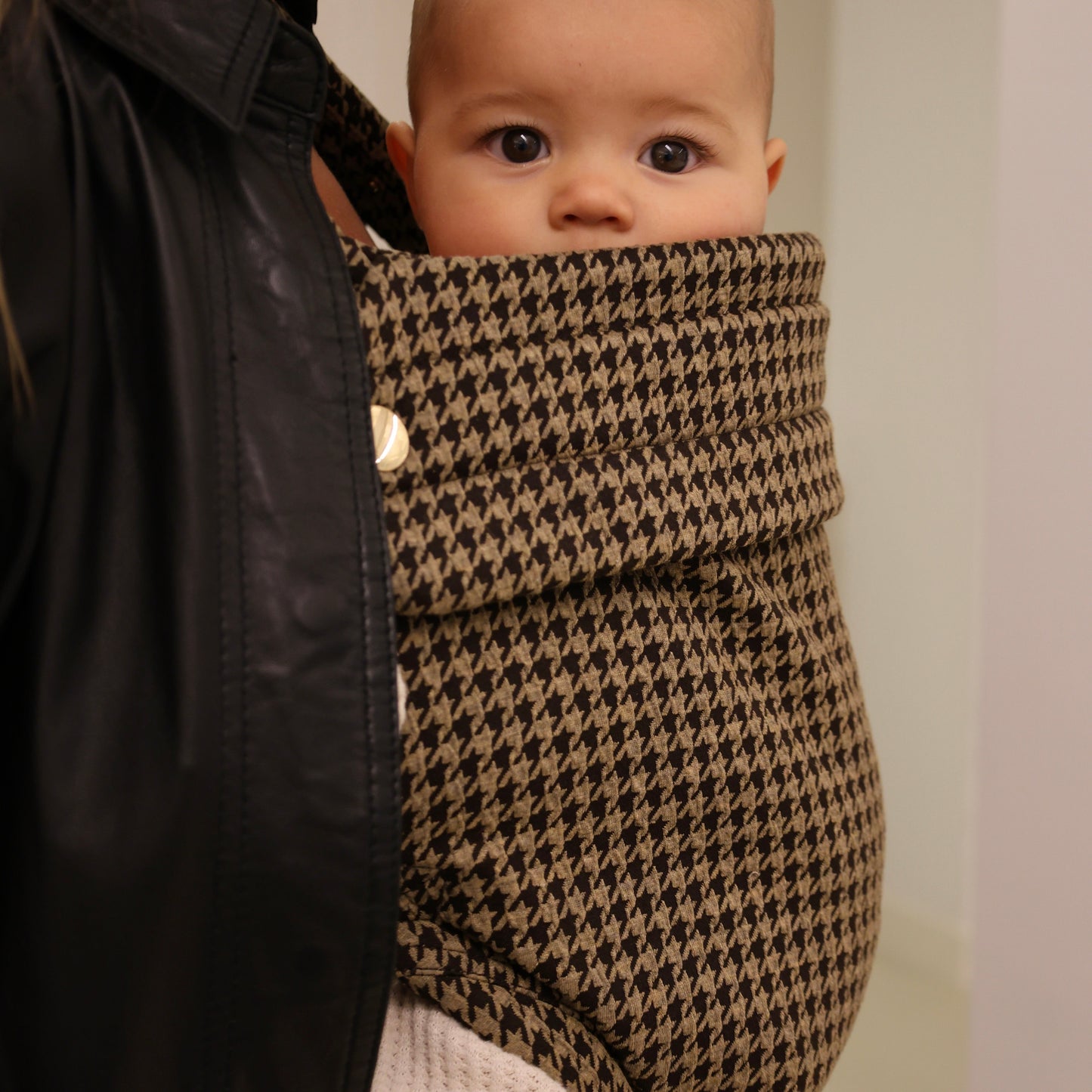 LittleMaylah™ Baby carrier - Houndstooth Brown