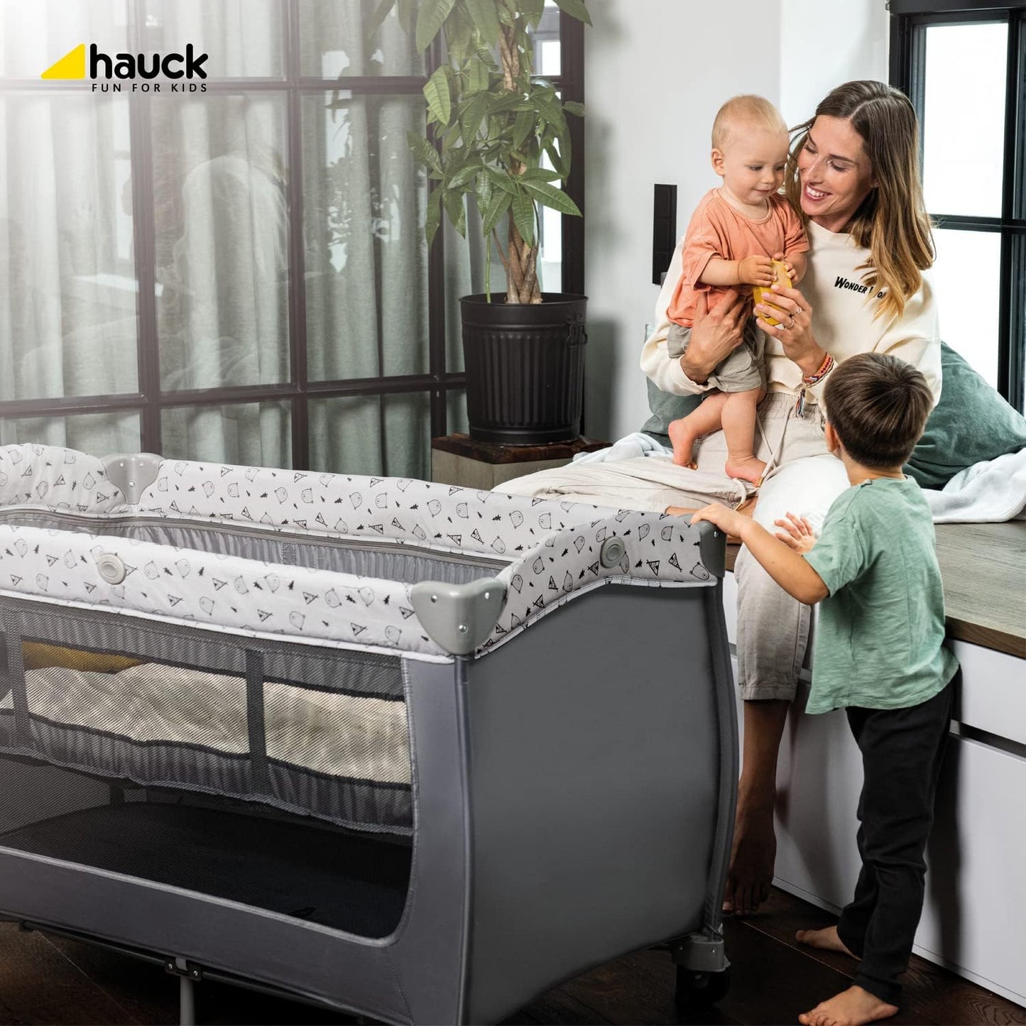 LittleMaylah™ | Hauck Sleep N Play Center, Stars – Travel Cot & Changing Station