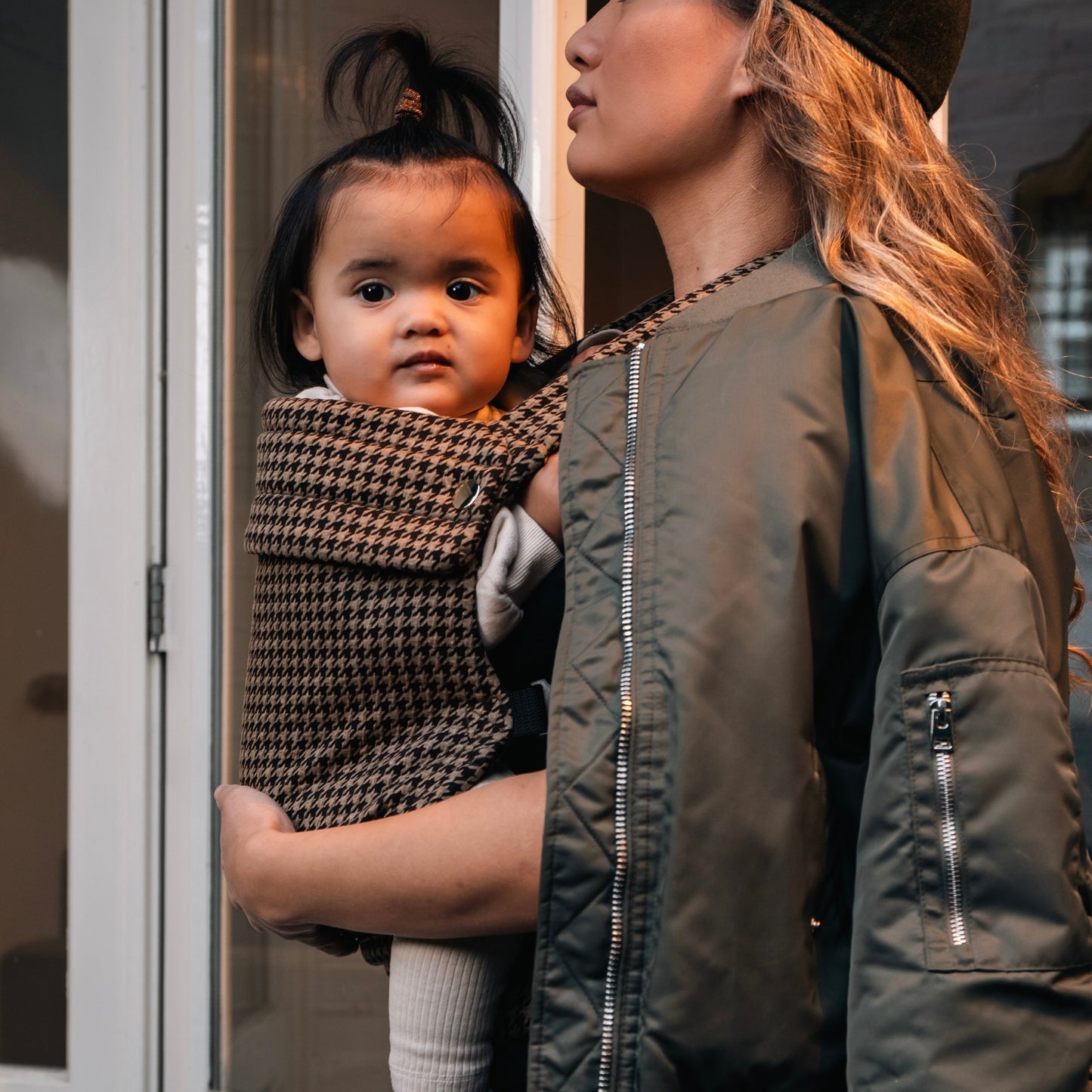 LittleMaylah™ Baby carrier - Houndstooth Brown