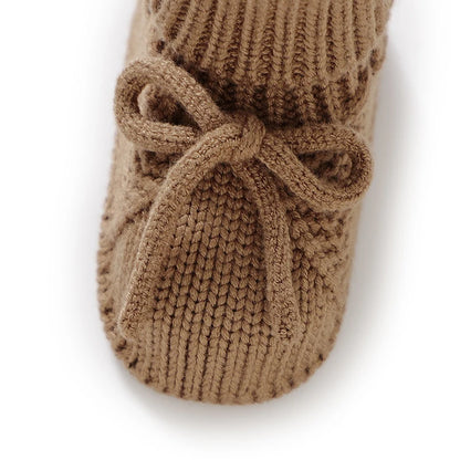 LittleMaylah™ Knitted Baby Booties (0–18M) Soft, cozy, and adorable knitted baby shoes for newborn boys and girls. Perfect for keeping tiny feet warm and stylish. Ideal for everyday wear or as a baby shower gift.
